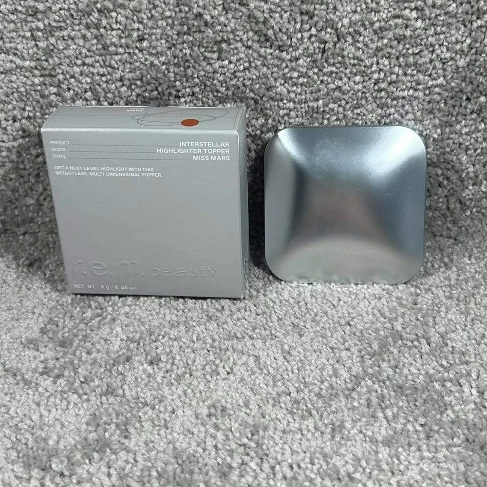 R.E.M. Beauty Interstellar Highlighter Topper Miss Mars NIB Full Size 8g/0.28 oz
